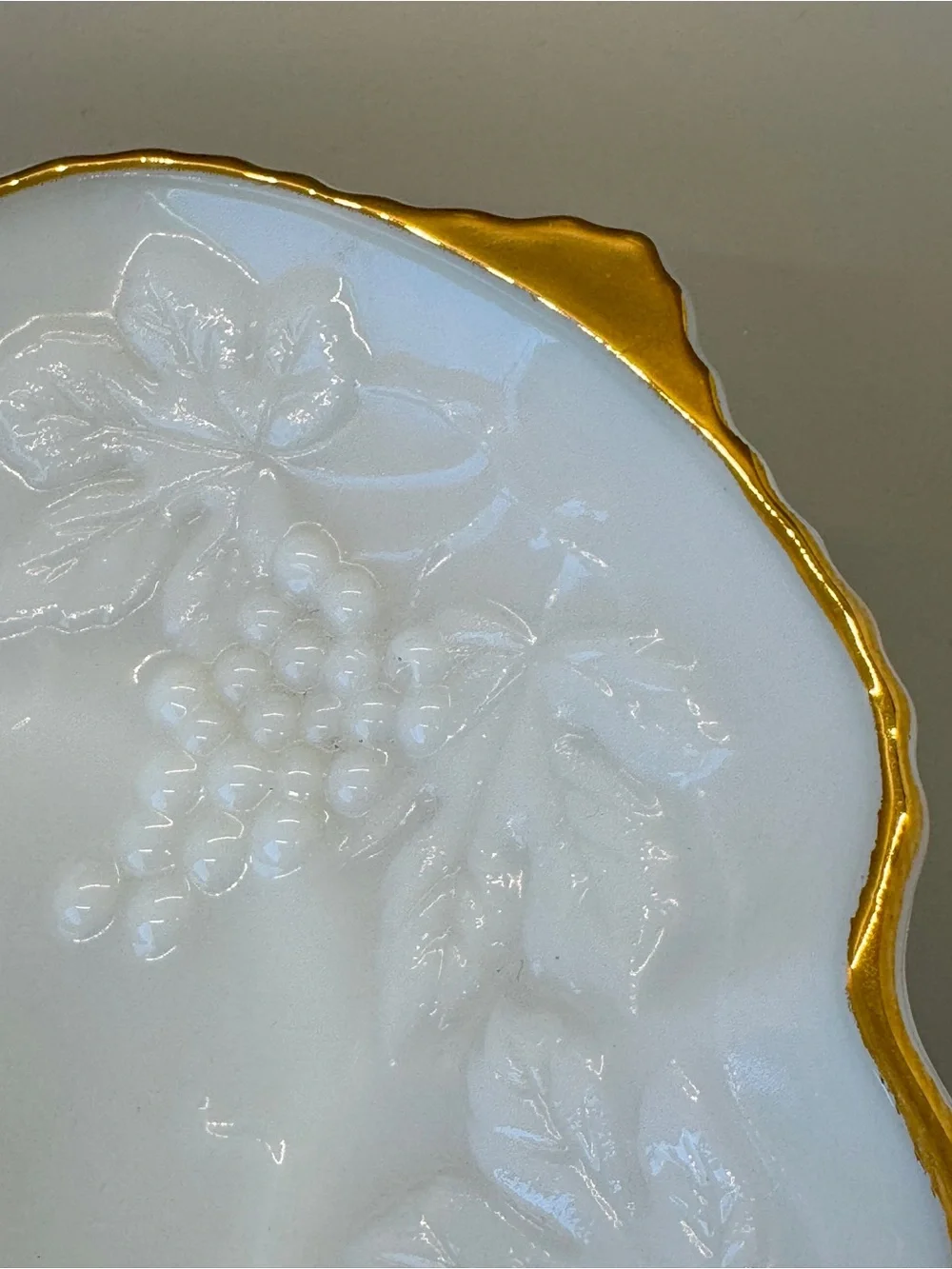 EUC Vintage Anchor Hocking White Milk Glass Footed Bowl w/Gold Trim